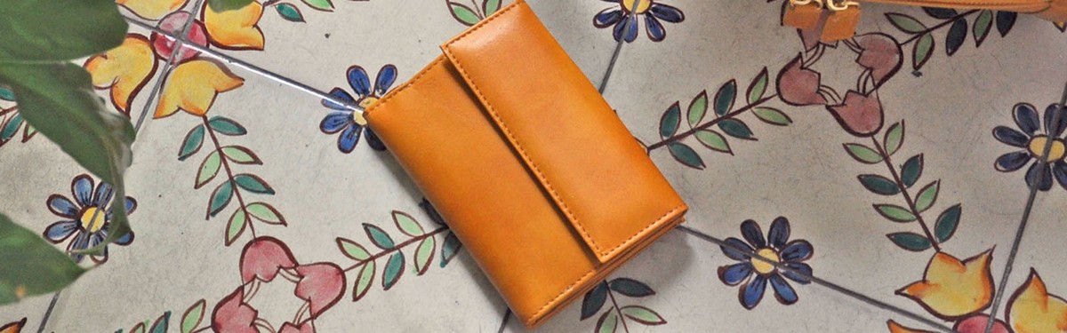 Vegan wallets and purses