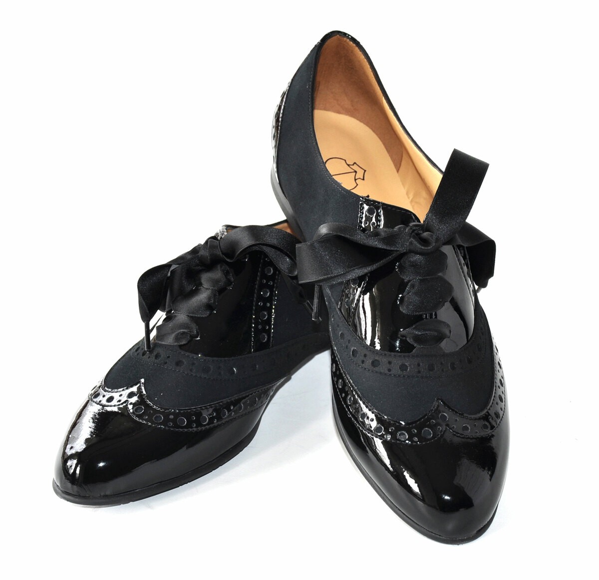 Vegan elegant lady's lace-ups: Mademoiselle black